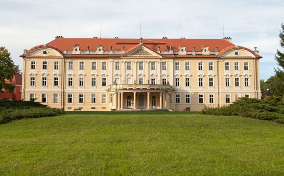 Na zámku v Tloskově